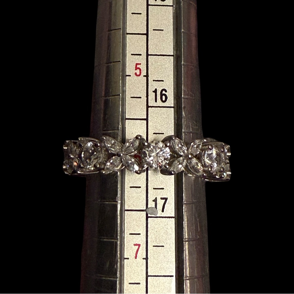 Elegant Silver Women's Ring
